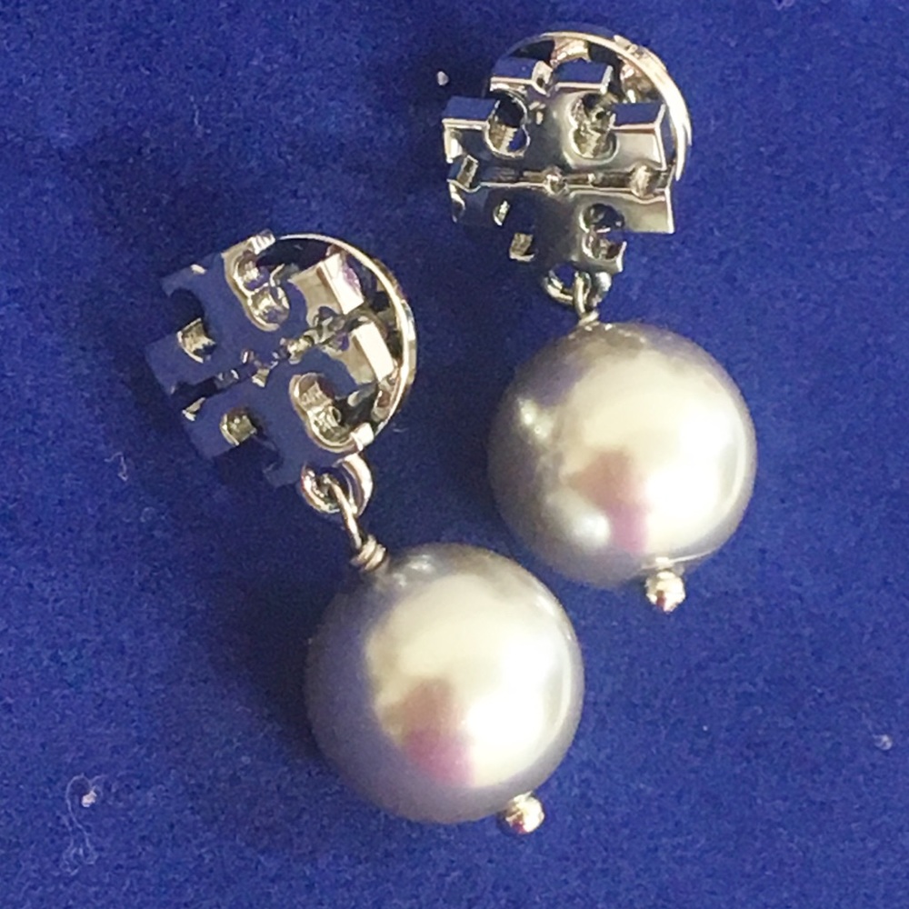Gorgeous NWOT Tory Burch Faux pearl drop studs - Picture 3 of 3